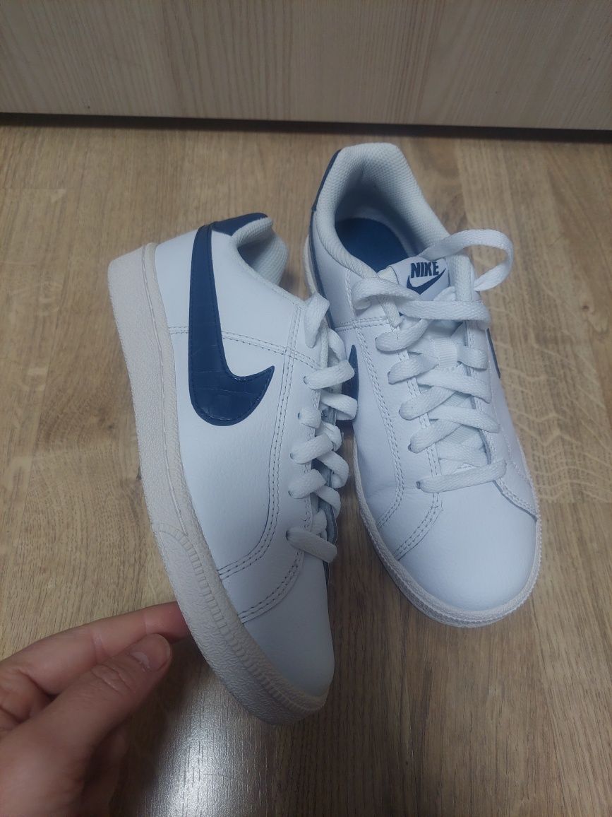 Дамски маратонкиNIKE