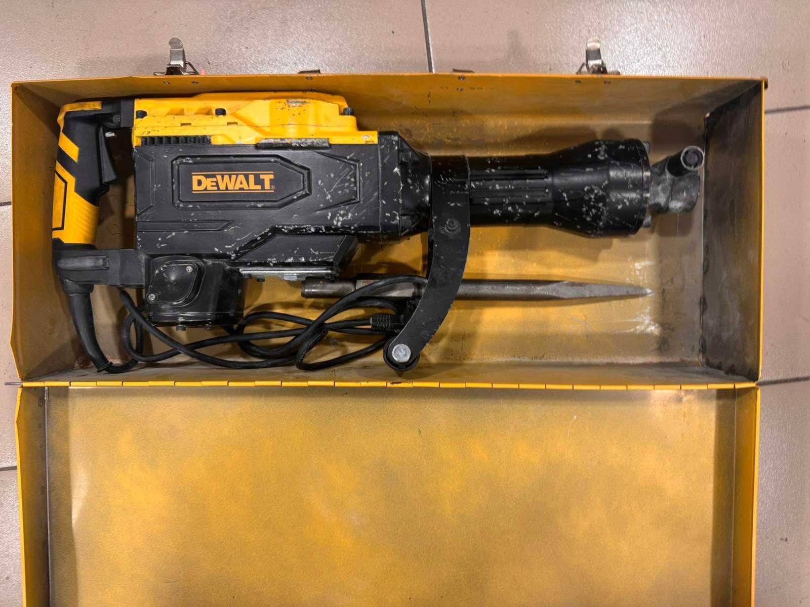 Продавам Къртач Dewalt B5G-190T 1800W