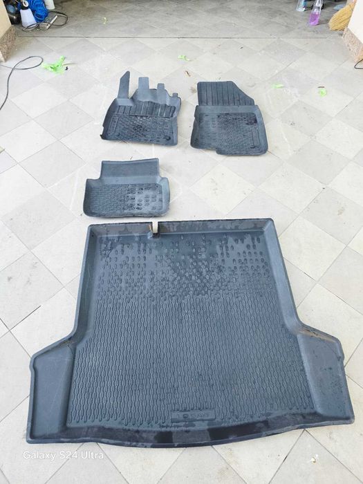 3 Covorase + Tavita Dacia Logan 3 ORIGINALE