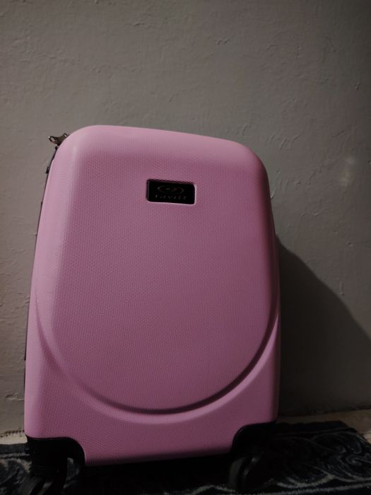 Troler roz încăpător, solid