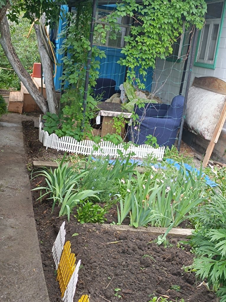 Продам классную дачу в которой можно жить весь сезон.