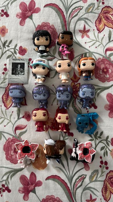 Stranger things kinder joy