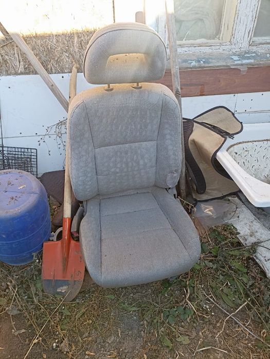Продам два передний сиденья