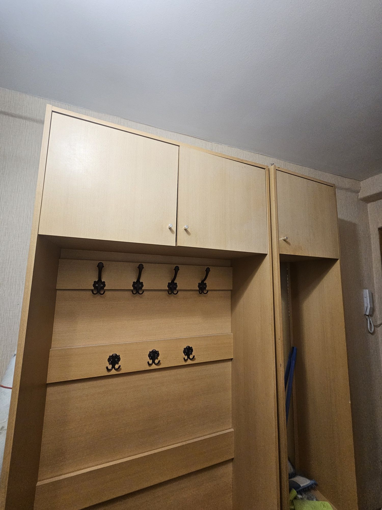 Продам шкаф в прихожую