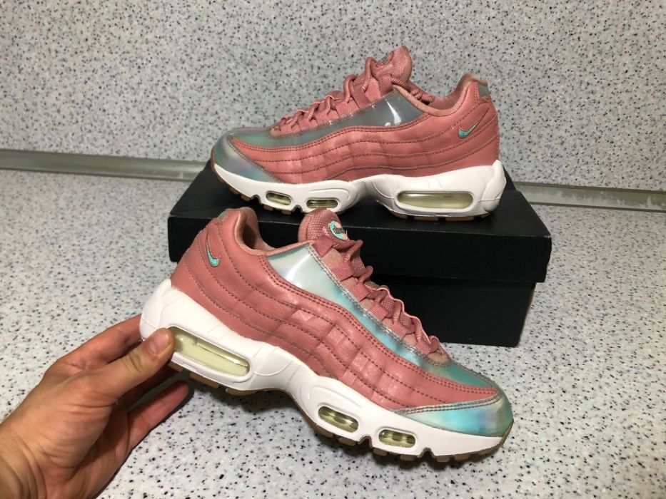 ОРИГИНАЛНИ *** Nike Air Max 95 SE Red Stardust /Washed Teal-Sail