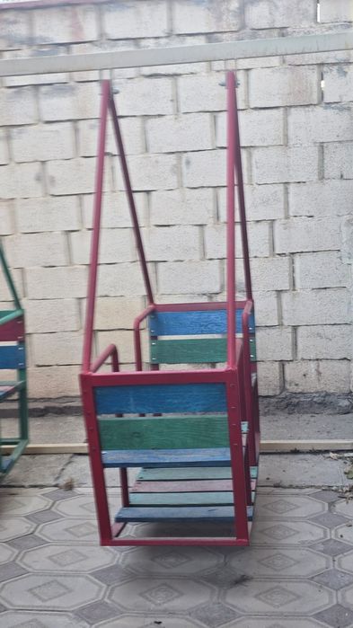 Игровые качели, металлические. Состояние хорошее