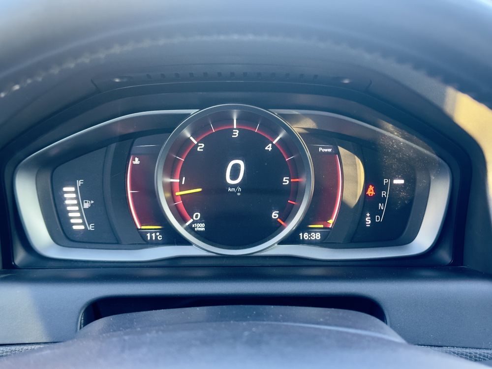 Volvo XC 60 D5 / Facelift / Дигитално табло