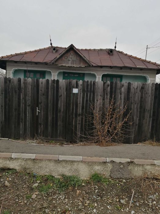 Casa + teren de vânzare