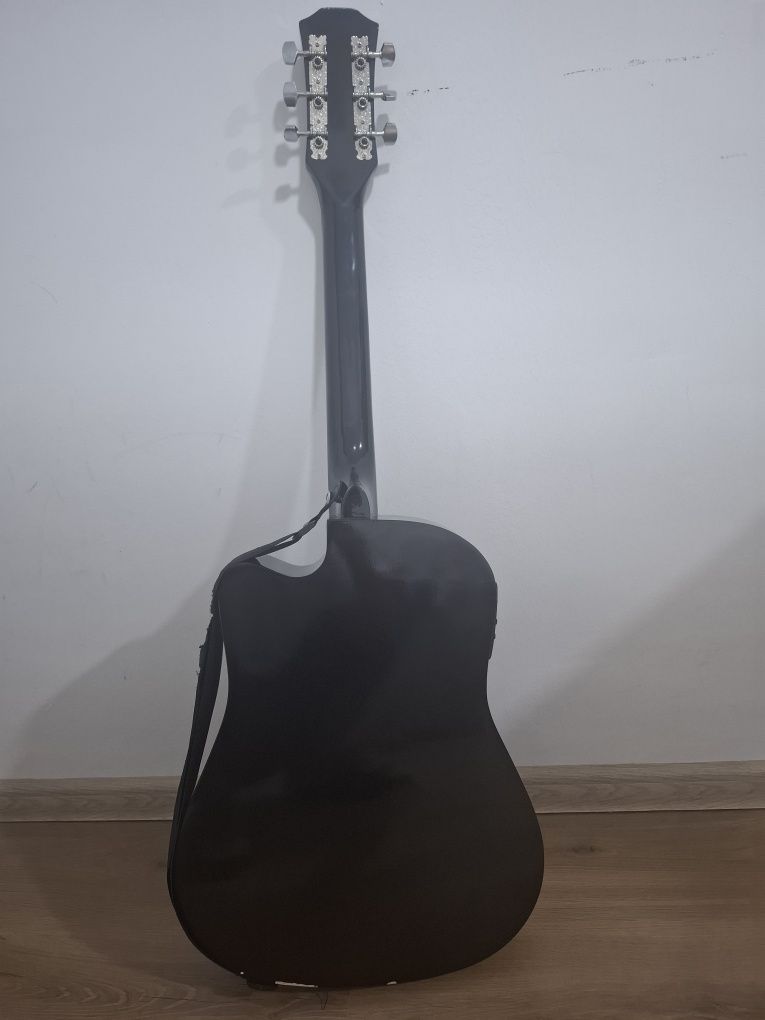 Ekvalayzerli gitara black ,,Kobat" brend