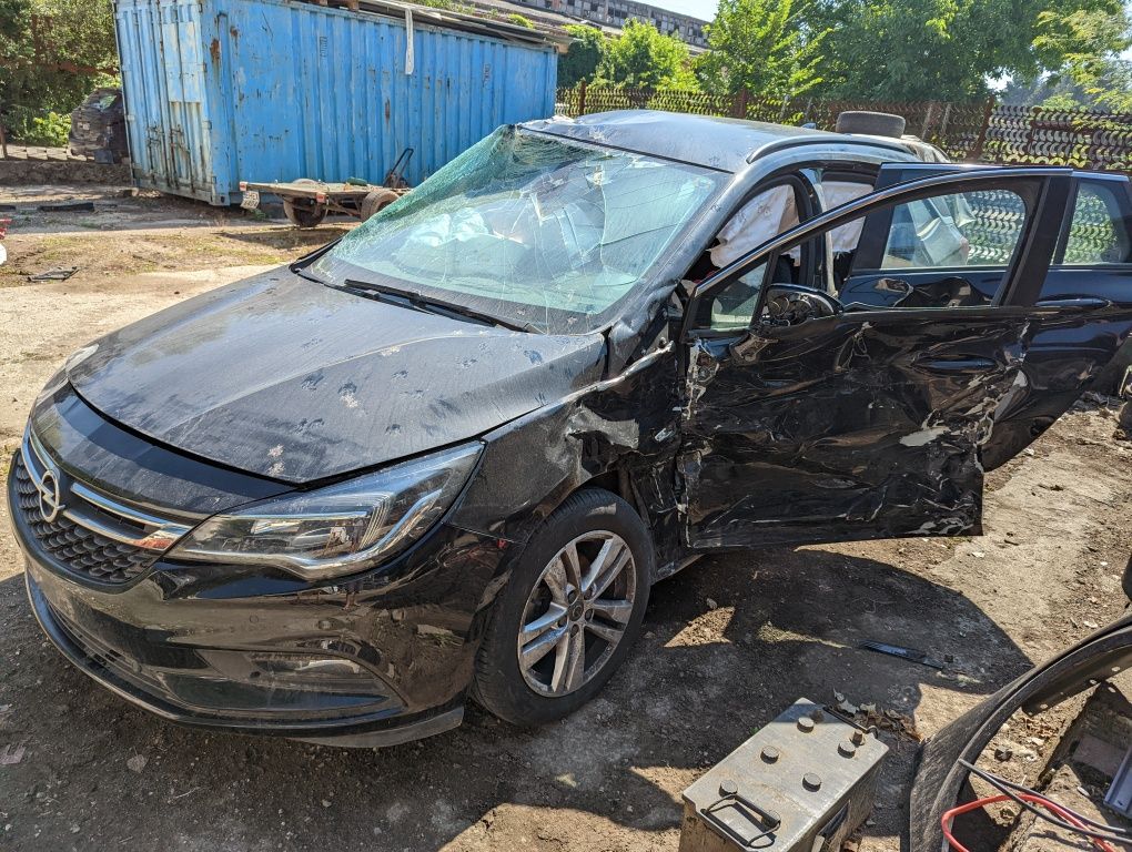 Opel Astra K на части