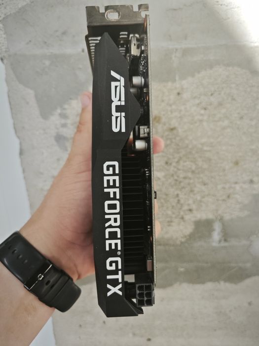 Видеокарта GTX Asus 1650 4 gb