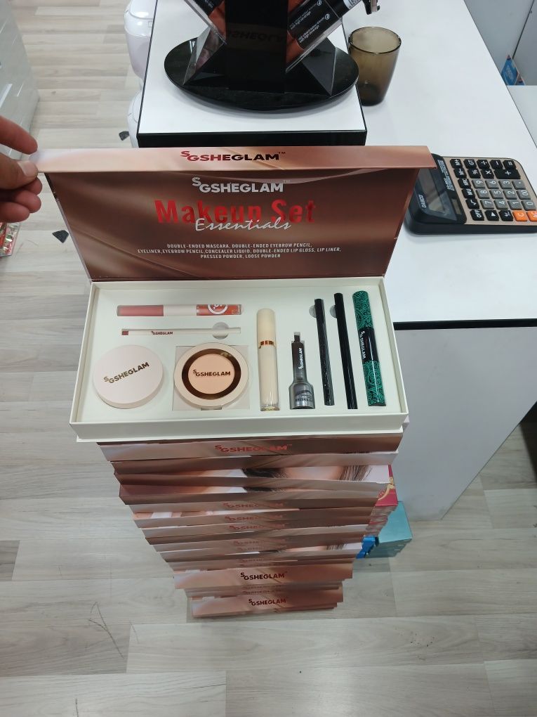 MAKEUP SET brandidan  " Sheglam " naborimiz keldi.Bu nabor faqat bizda