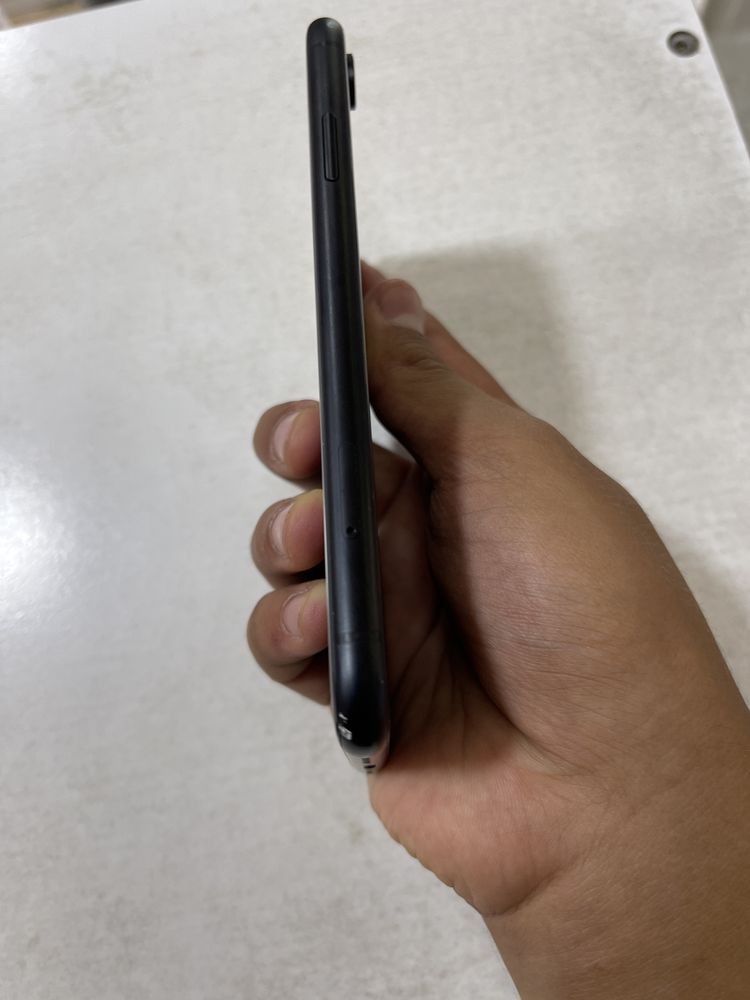 Iphone xr ekran dars ketgan xolati yahshi k/d bor