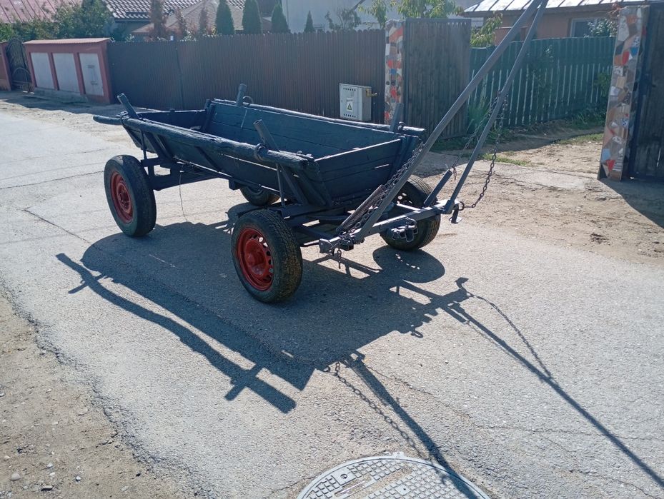 Vând căruță 2 cai