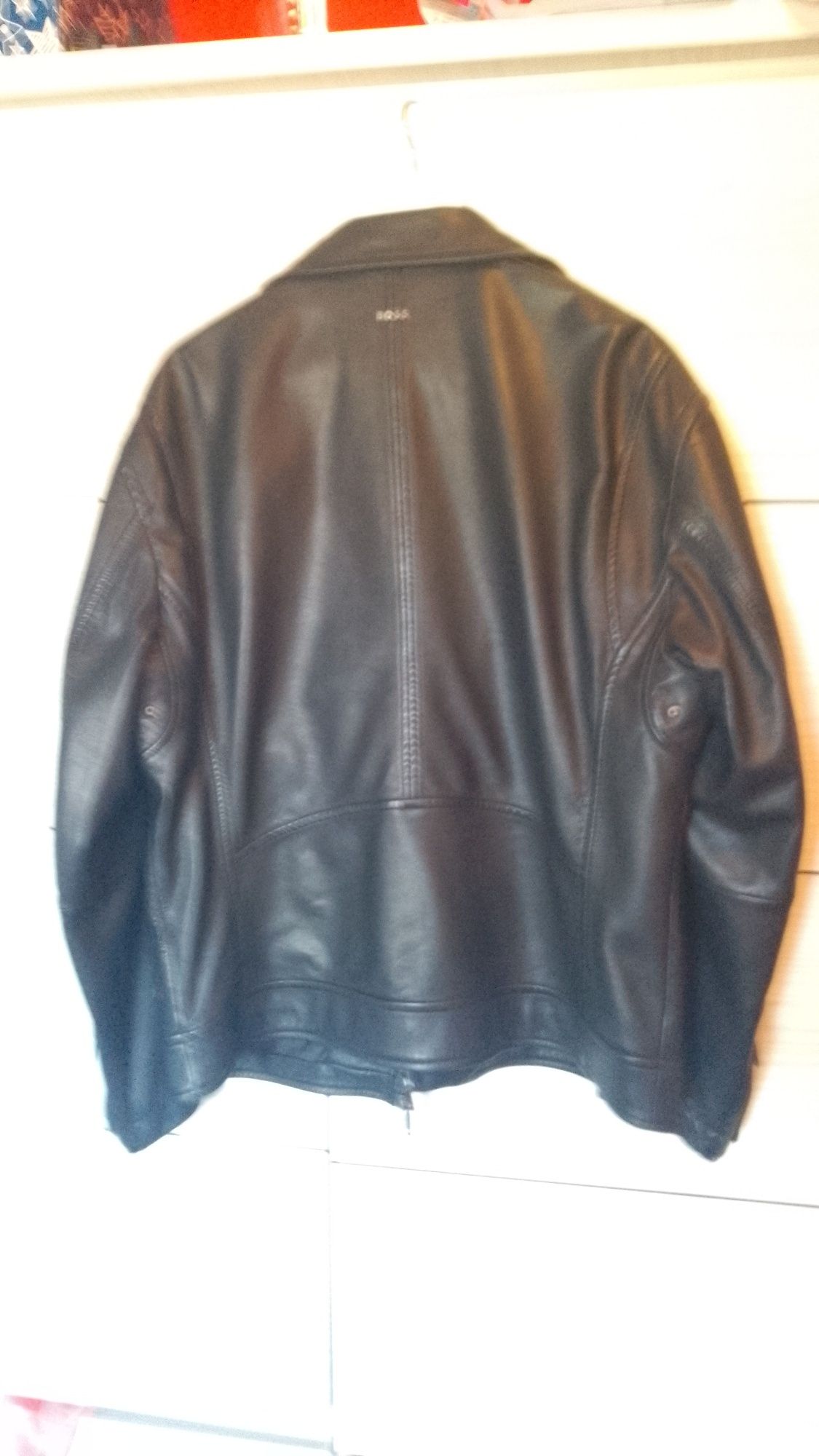De vânzare Jacheta piele Hugo Boss mărime XL
