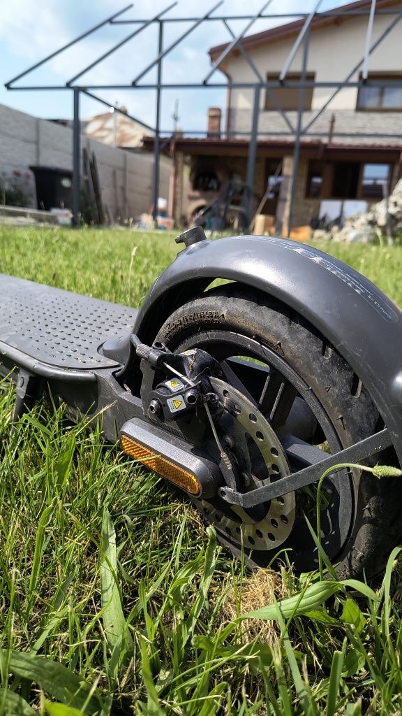 Vând Xiaomi Mi Electric Scooter Pro 2 in stare perfecta