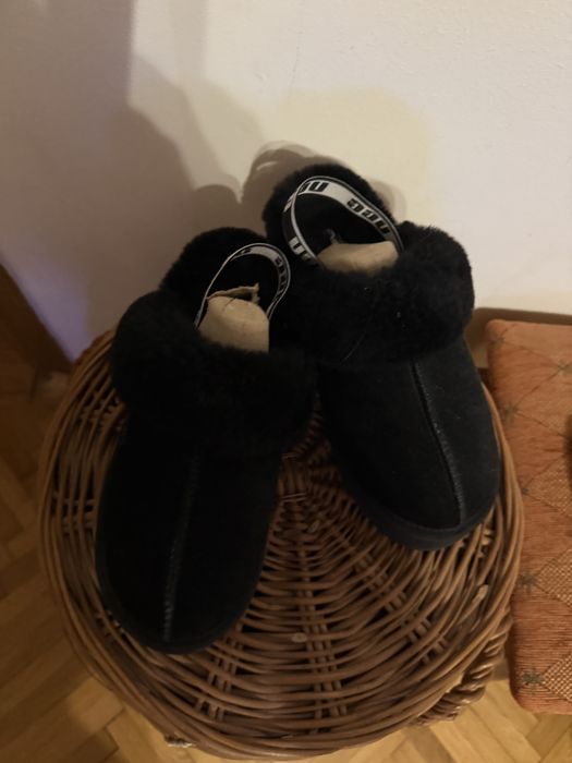 Papuci marca UGG piele intoarsa
