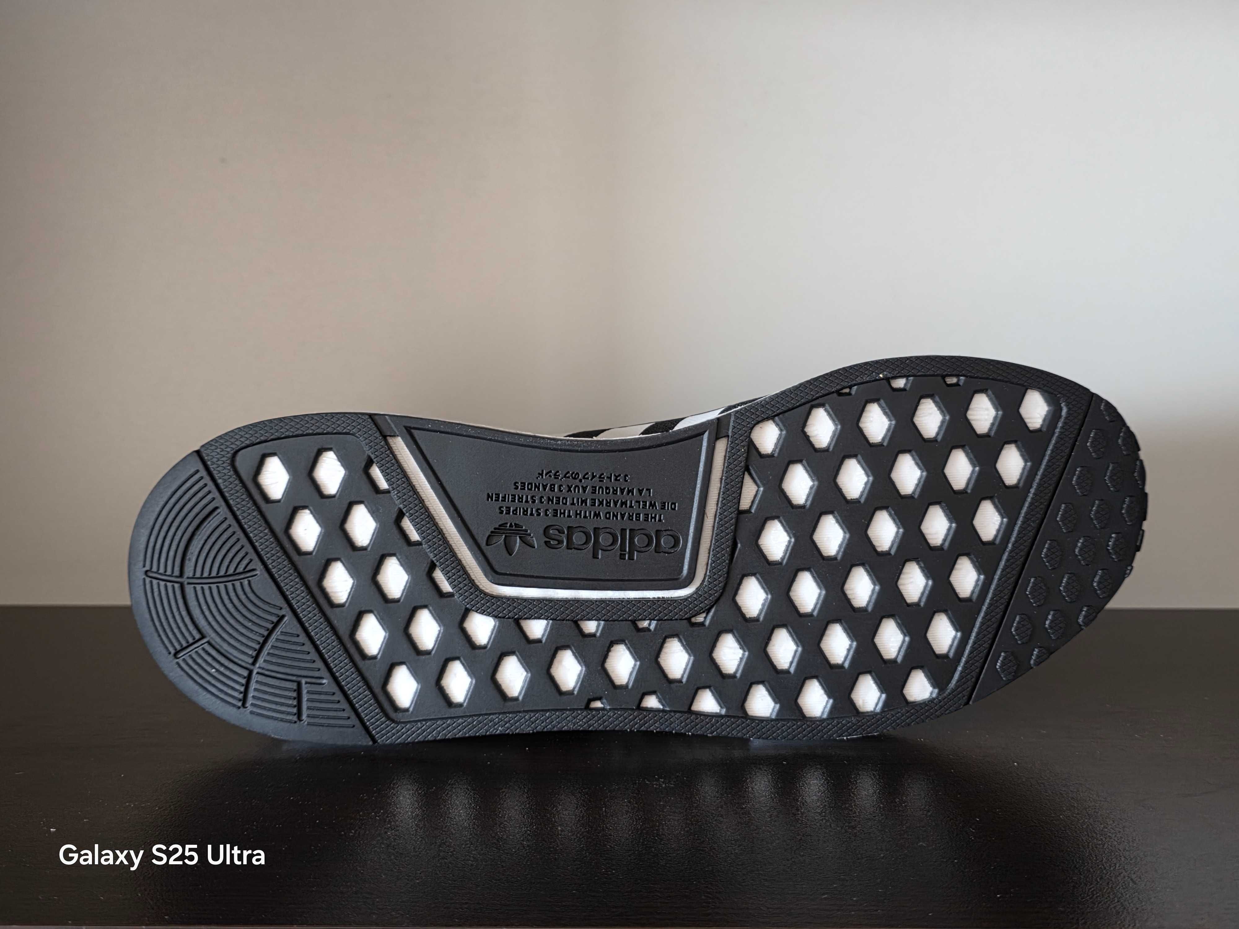 Adidas NMD R1.V2 /43н 27.5см Стелка нови с кутия