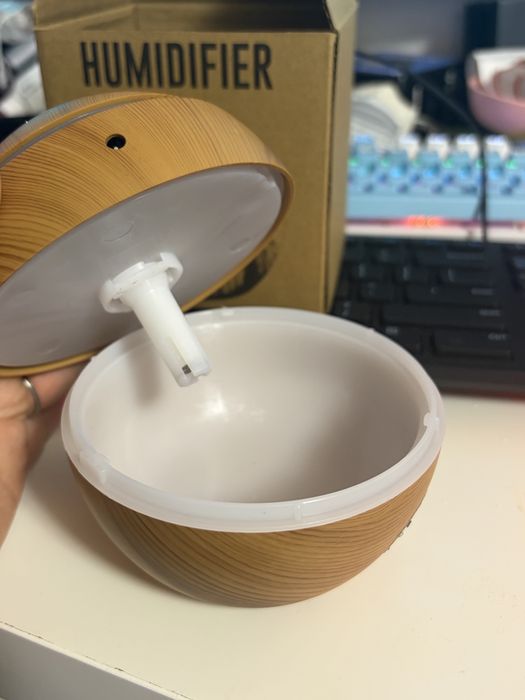 Mini Aroma Diffuser / Humidifier – Wood Effect, Color-Changing LED