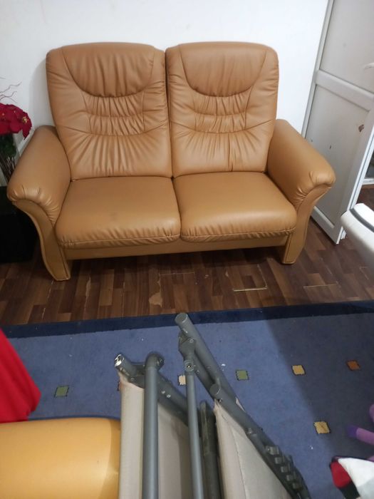 Canapea +fotoliu piele ecologica .