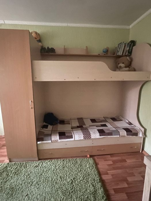 Продам кровать двухъярусную со шкафом