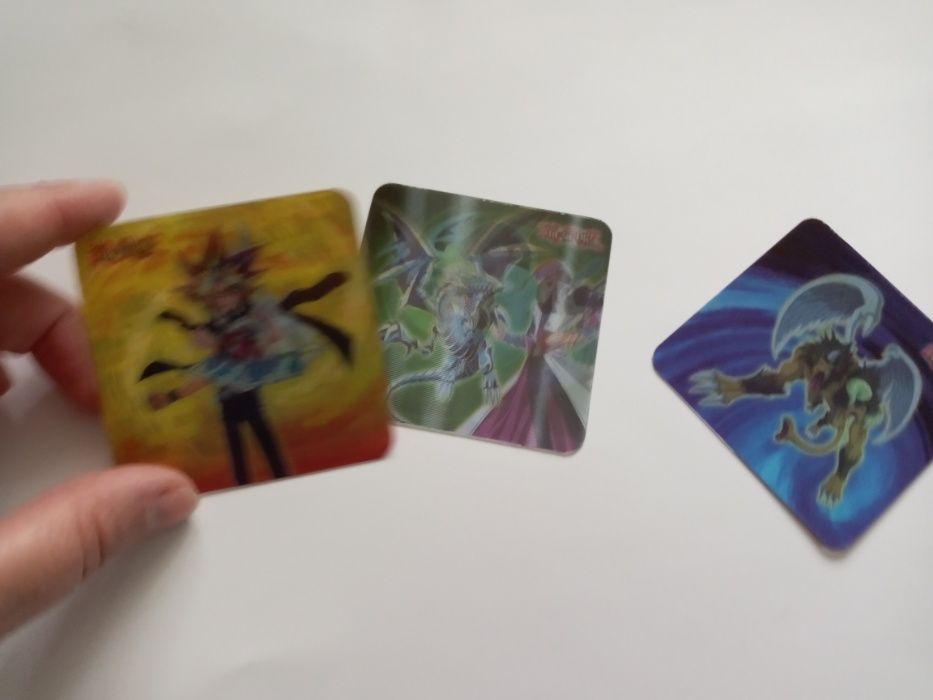 Vând cartonașe cu holograme din anime-ul Yu-Gi-Oh!