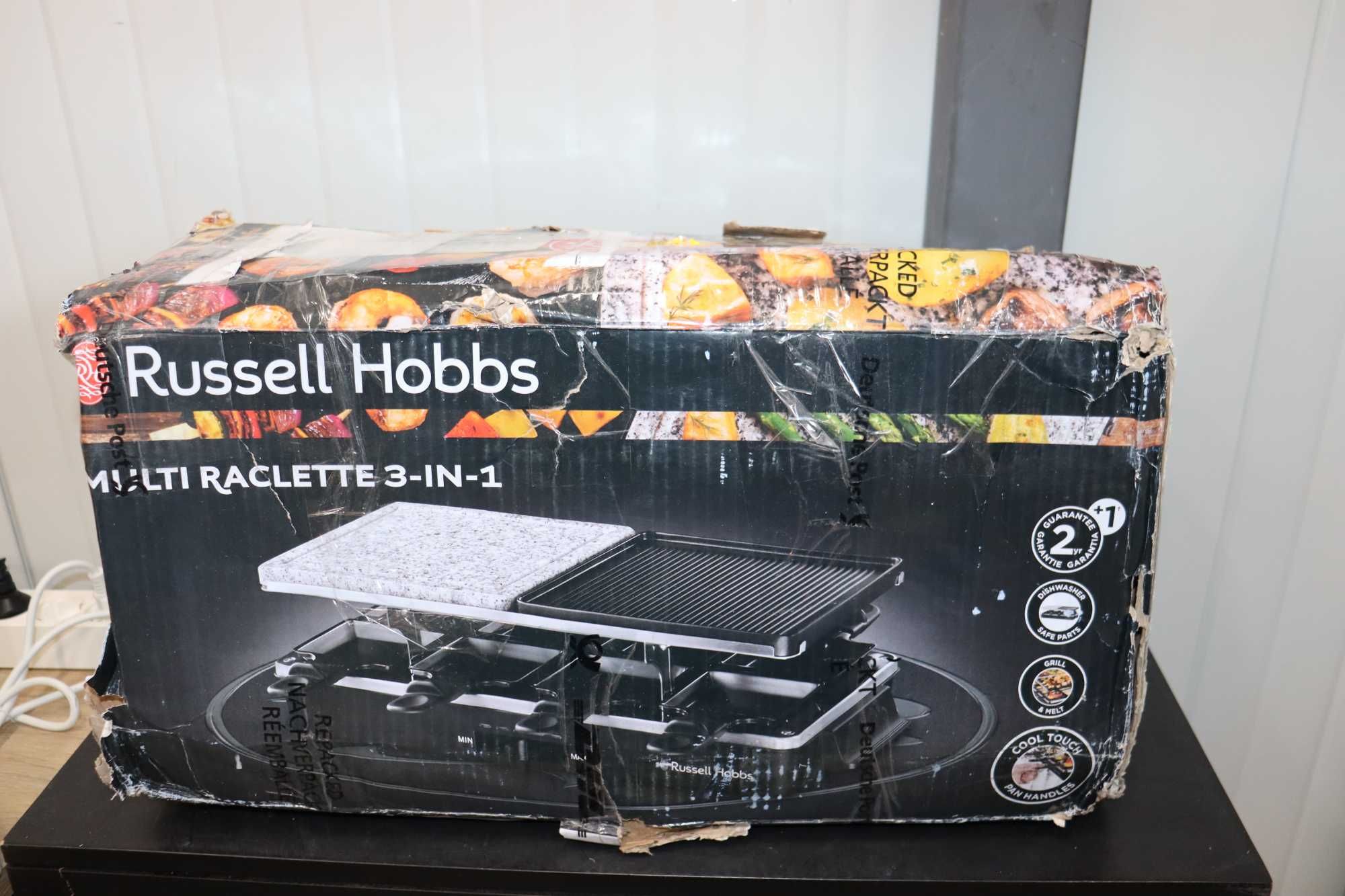 Раклет грил Russell Hobbs за 8 души, 2 плочи, с транспортен ДЕФЕКТ