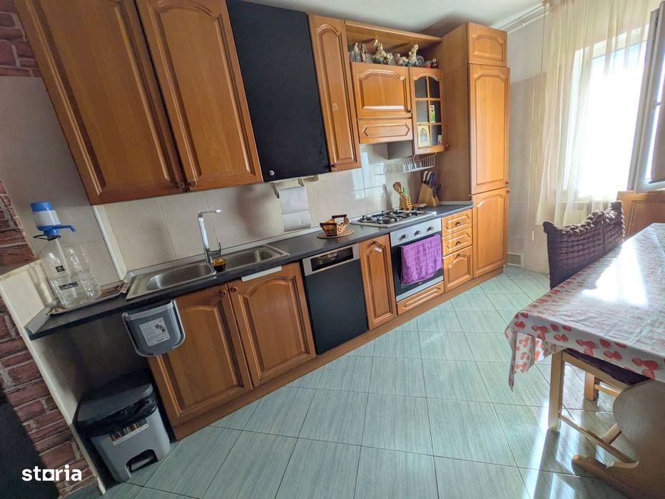 Nord - Parc, Apartament 3 camere decomandat, etaj 2/4, bloc 1984