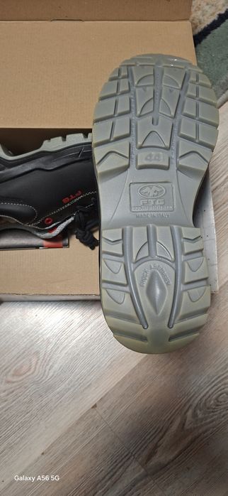 Работни обувки нови.