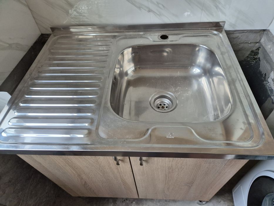 Шкаф мивка много запазена