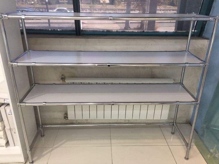 Срочно продается полка витрина для бизнеса и для дома.