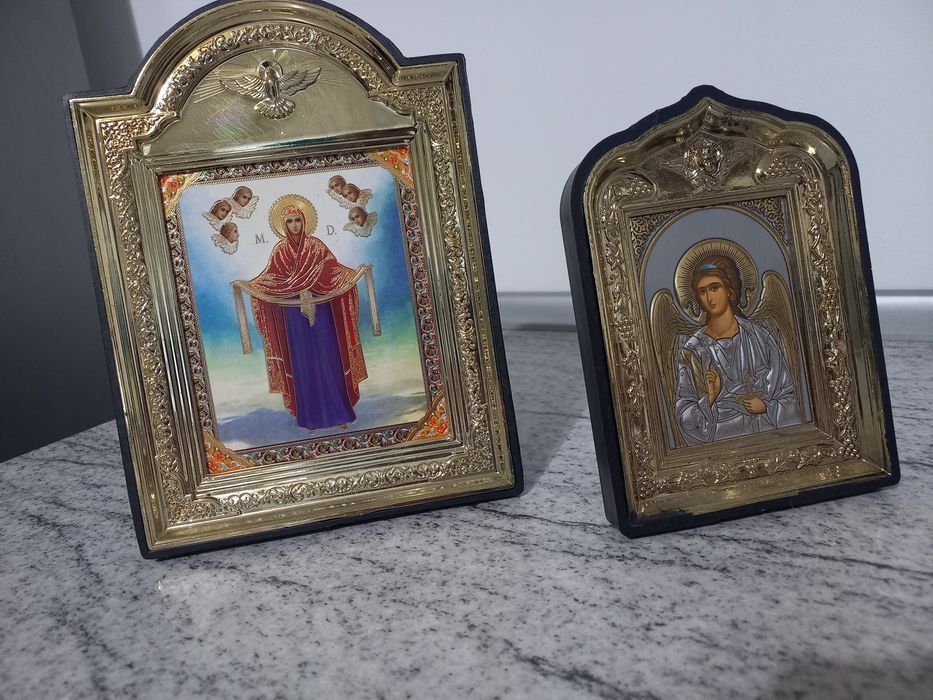Vand 2 icoane cu postament noi fara eticheta