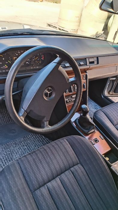 Vand Mercedes W124, E230, atestat vehicul istoric, aer conditionat