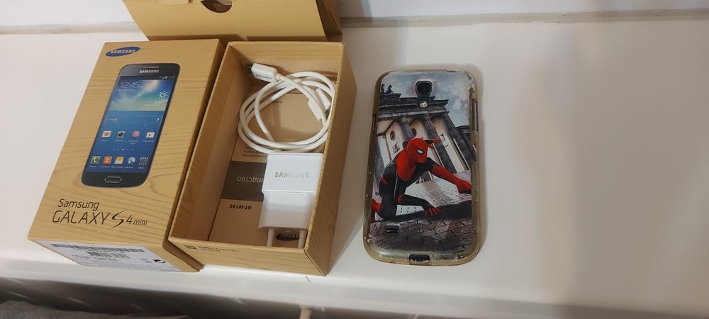 Телефон Samsung s4 mini
