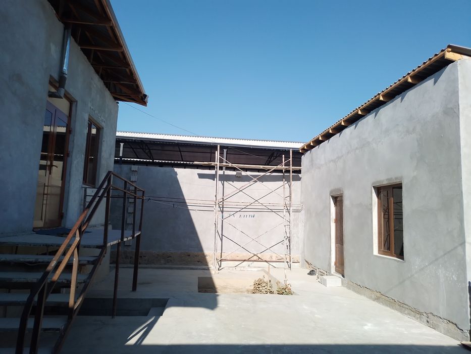 Yangi hovli srochniy sotiladi