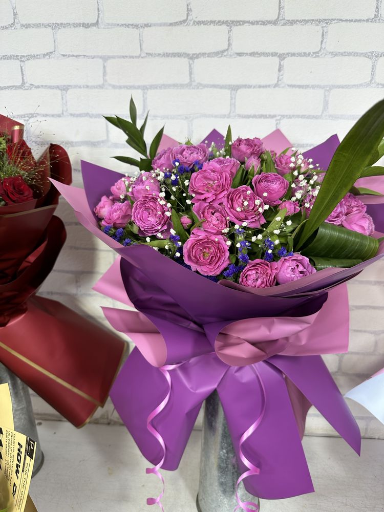 pionavidniy pion gullar buket atirgul roza