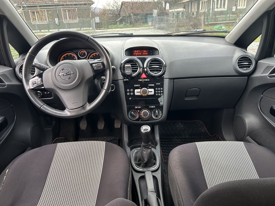 Opel Corsa D 2011