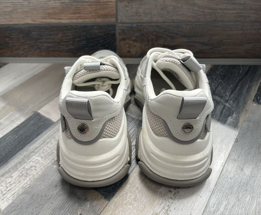 Спортни обувки Steve madden