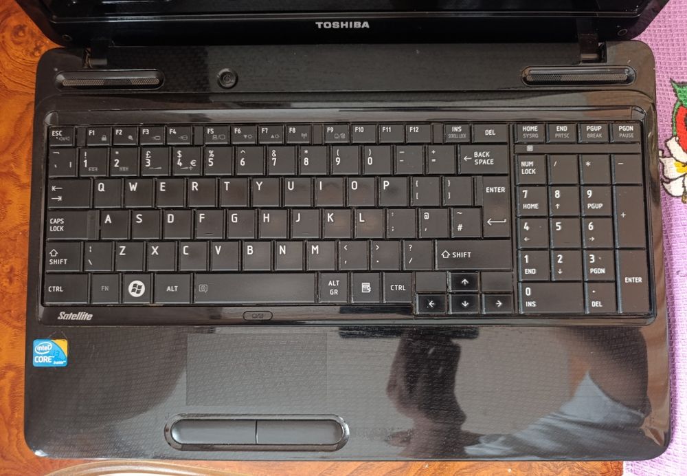 Ноутбук Toshiba сотилади