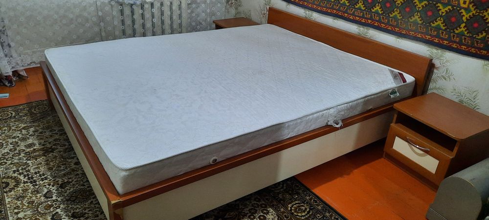 Продам    двуспальную     кровать.