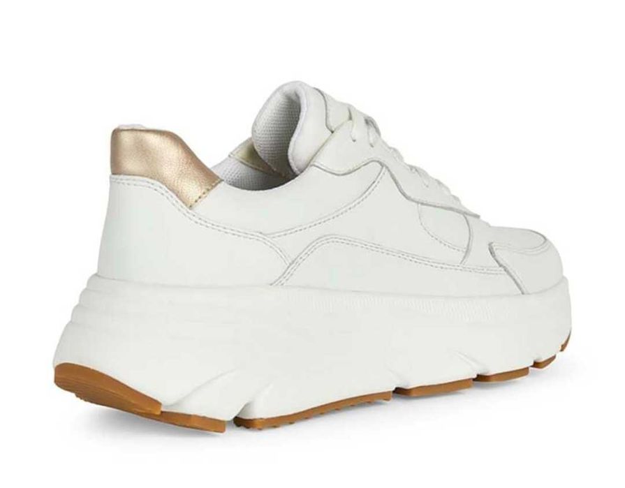 Прекрасни бели сникърси Geox