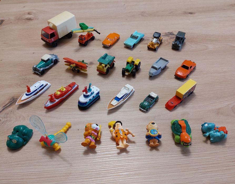 Стари Киндер играчки