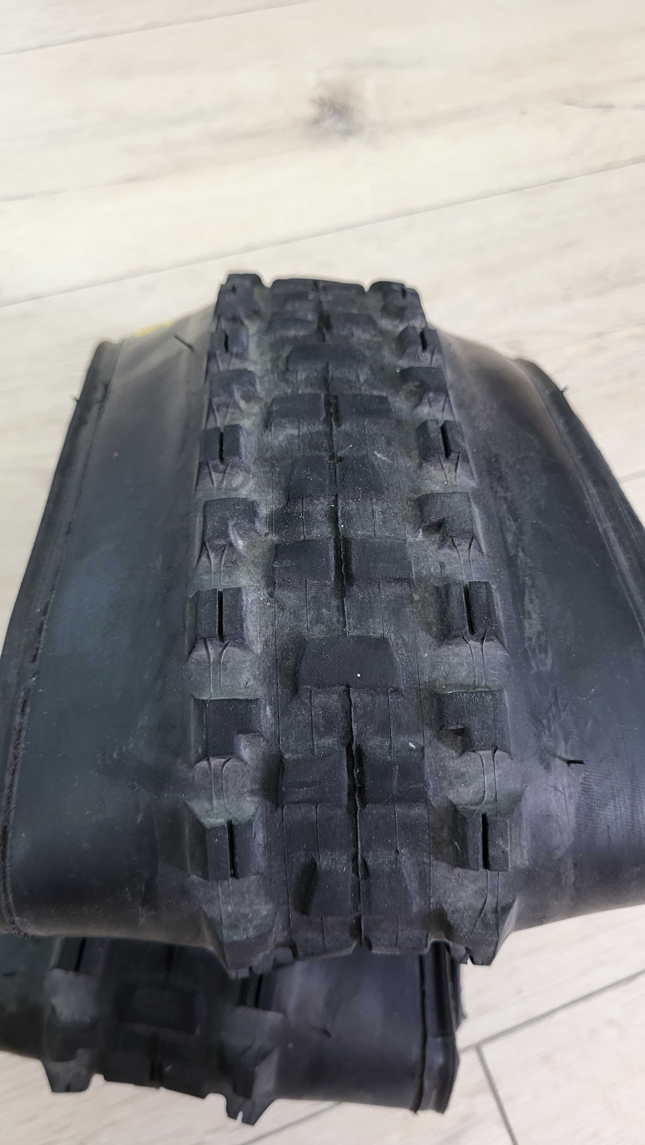 Външни гуми Maxxis Minion DHR II и Maxxis High Roller II 29x2.3