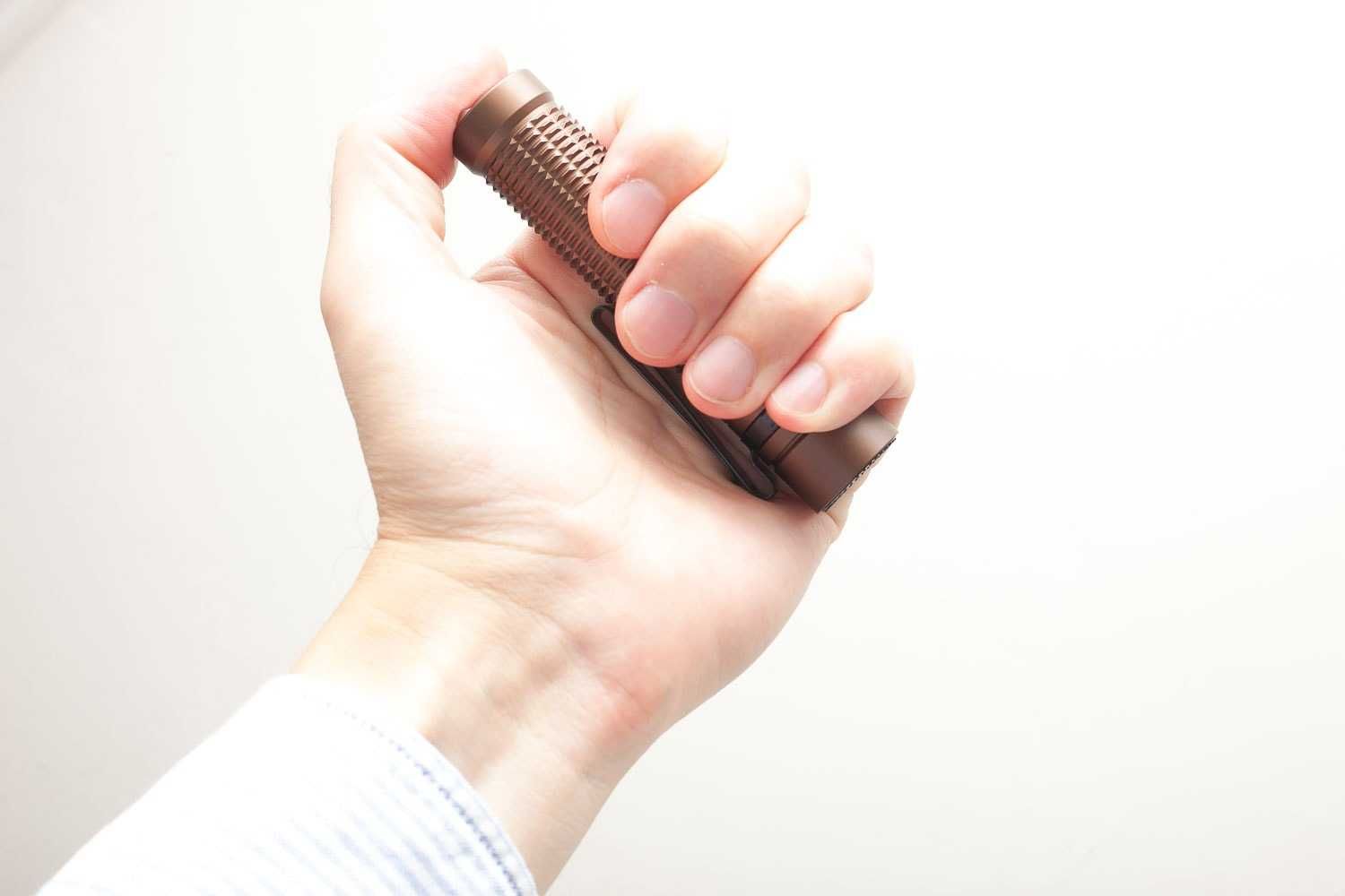 Lanterna tactica Olight Warrior Mini Desert Tan