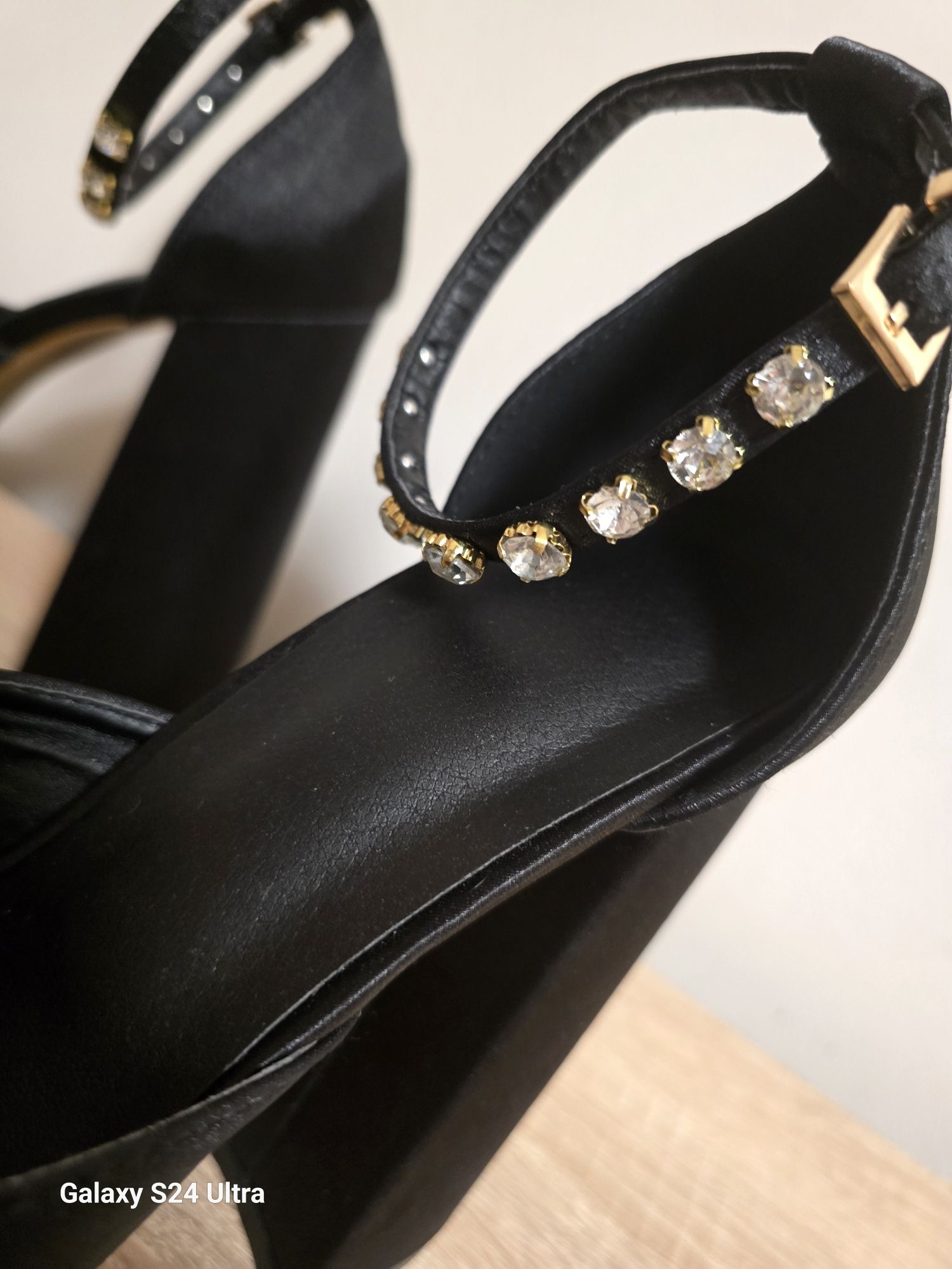 Сатенени високи обувки модел Versace