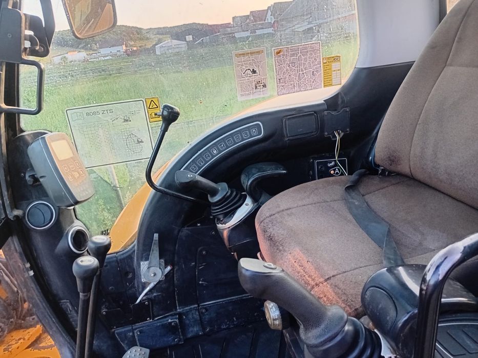 Miniexcavator/excavator JCB 8 tone 2011