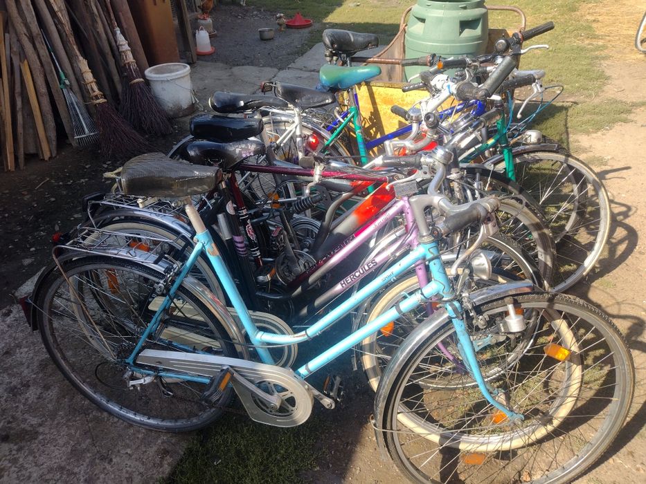 Vând biciclete diferite modele