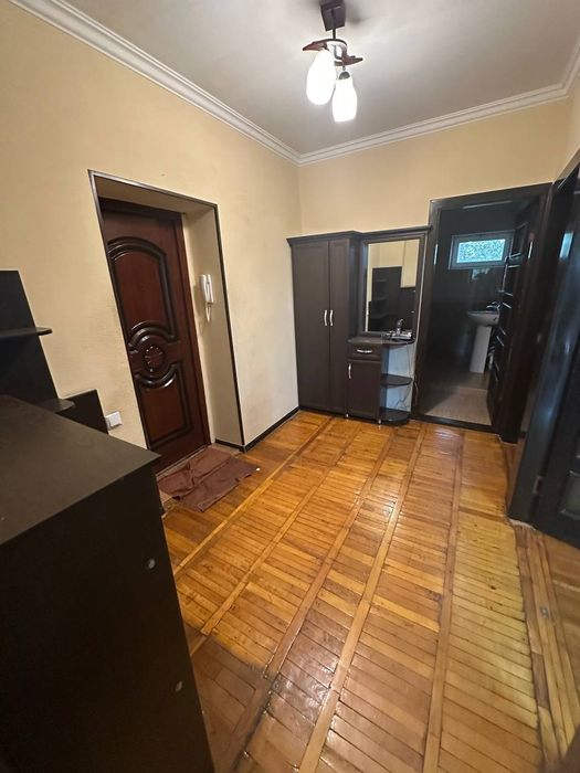 2-комнатная, у. Нукус (ориентир - посольство России)..