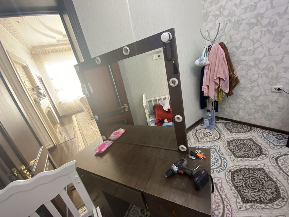 трюмо янгиде свети бор