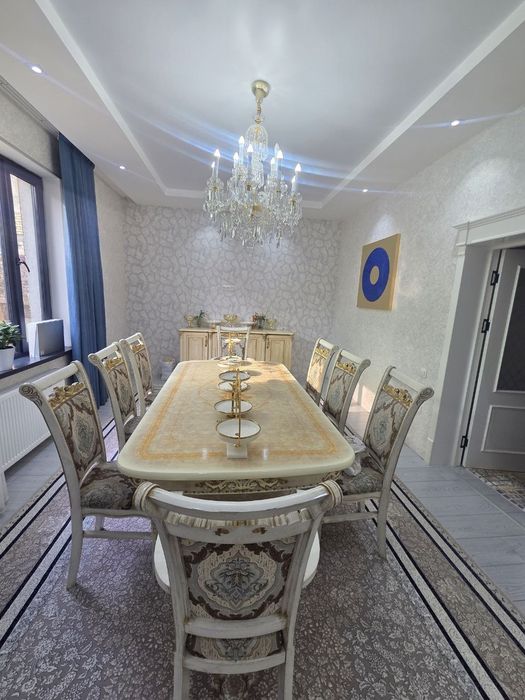 Стол, стул и камот